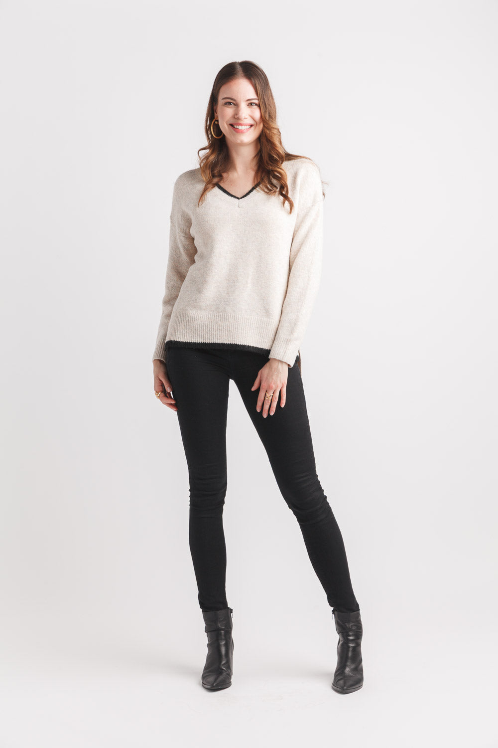 V NECK STEP HEM SWEATER WITH CONTRAST TRIM